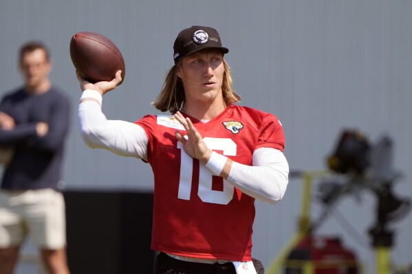 Jacksonville Jaguars quarterback Trevor Lawrence (16) throws a pass during the team's NFL football practice, Tuesday, May 28, 2024, in Jacksonville, Fla. (AP Photo/John Raoux)
