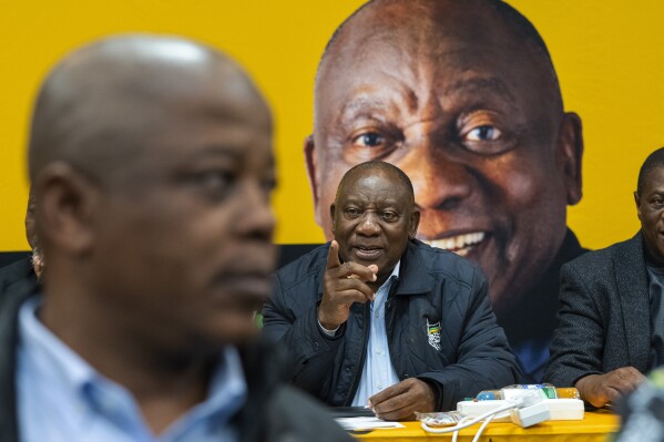 South African président Cyril Ramaphosa meets with senior officials of his African National Congress party during the ANC's National Executive Committee Thursday, June 6, 2024 in Johannesburg, South Africa. The ANC lost its long-held majority in last week's vote but remained the biggest party. An ANC spokesperson said Wednesday that it was now leaning toward a government of national unity that would bring together many of the political parties in a broad agreement, rather than a direct coalition with the main opposition, the Democratic Alliance. (AP Photo/Jerome Delay)