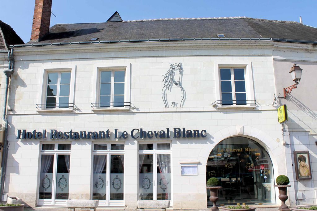 Le Cheval Blanc 1 - Gallery