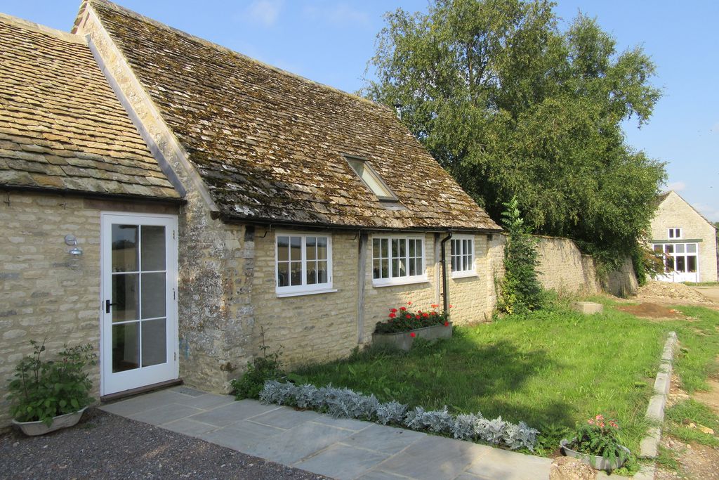 Abbey Home Farm: The Cart Shed 3 - Gallery