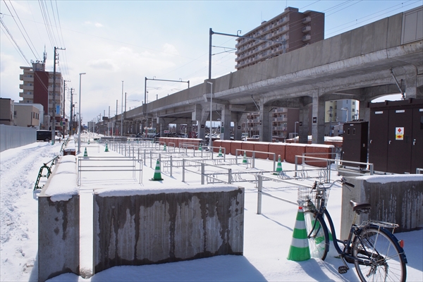 建設中の自転車置き場