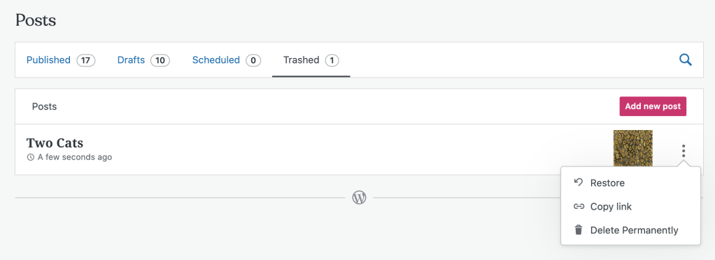 Ao clicar nos três pontos de qualquer página ou post excluído, a opção Restaurar é a primeira a aparecer.