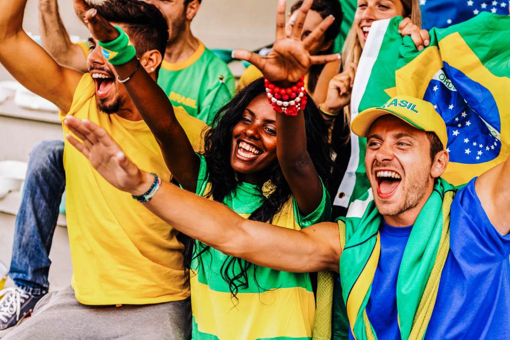 sports fans cheering