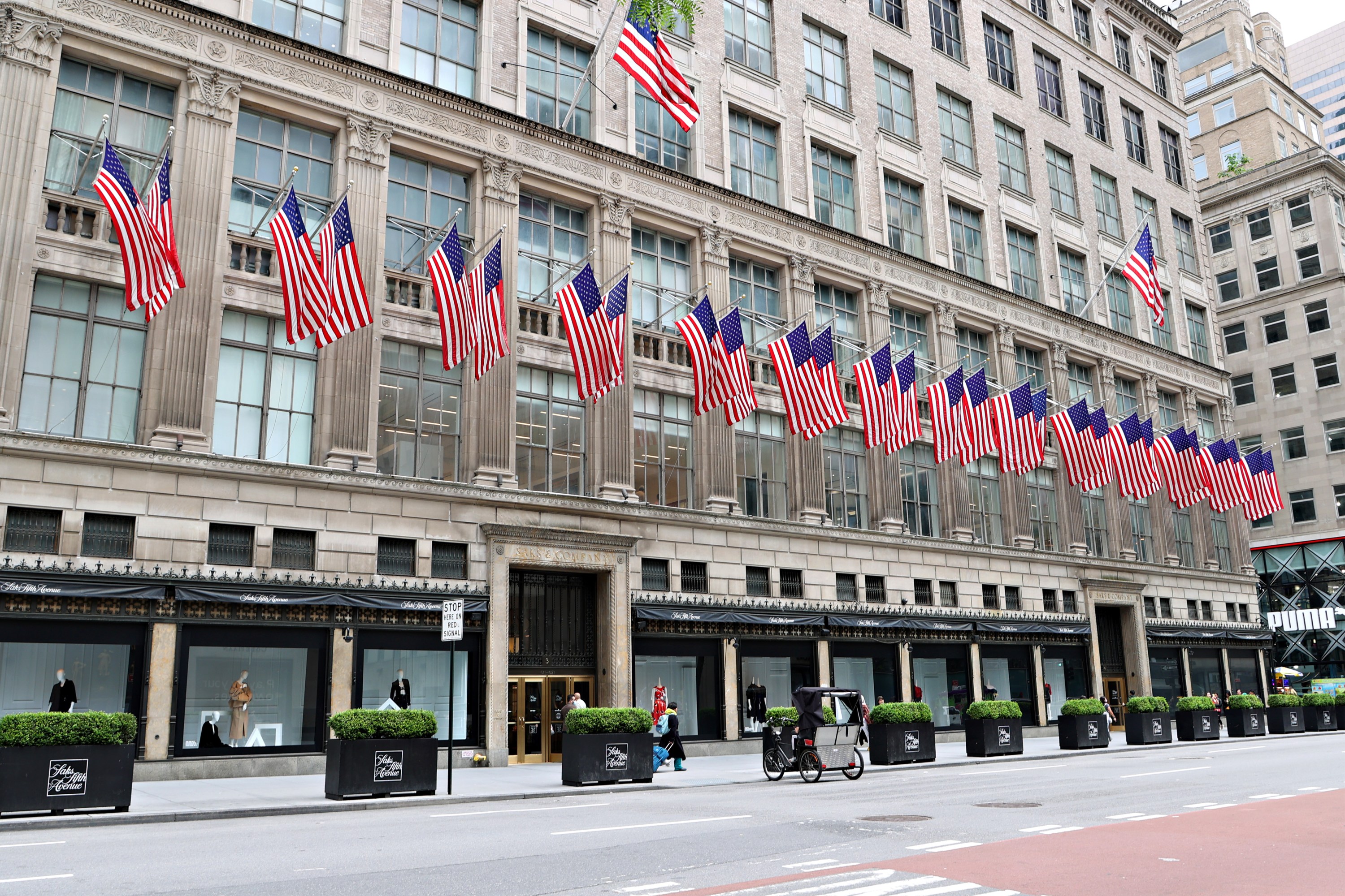 Saks Fifth Avenue, New York City, retai