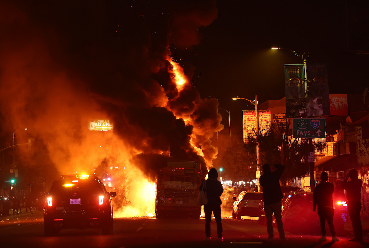 Los Angeles, World Series, Fire, looting, sneaker store