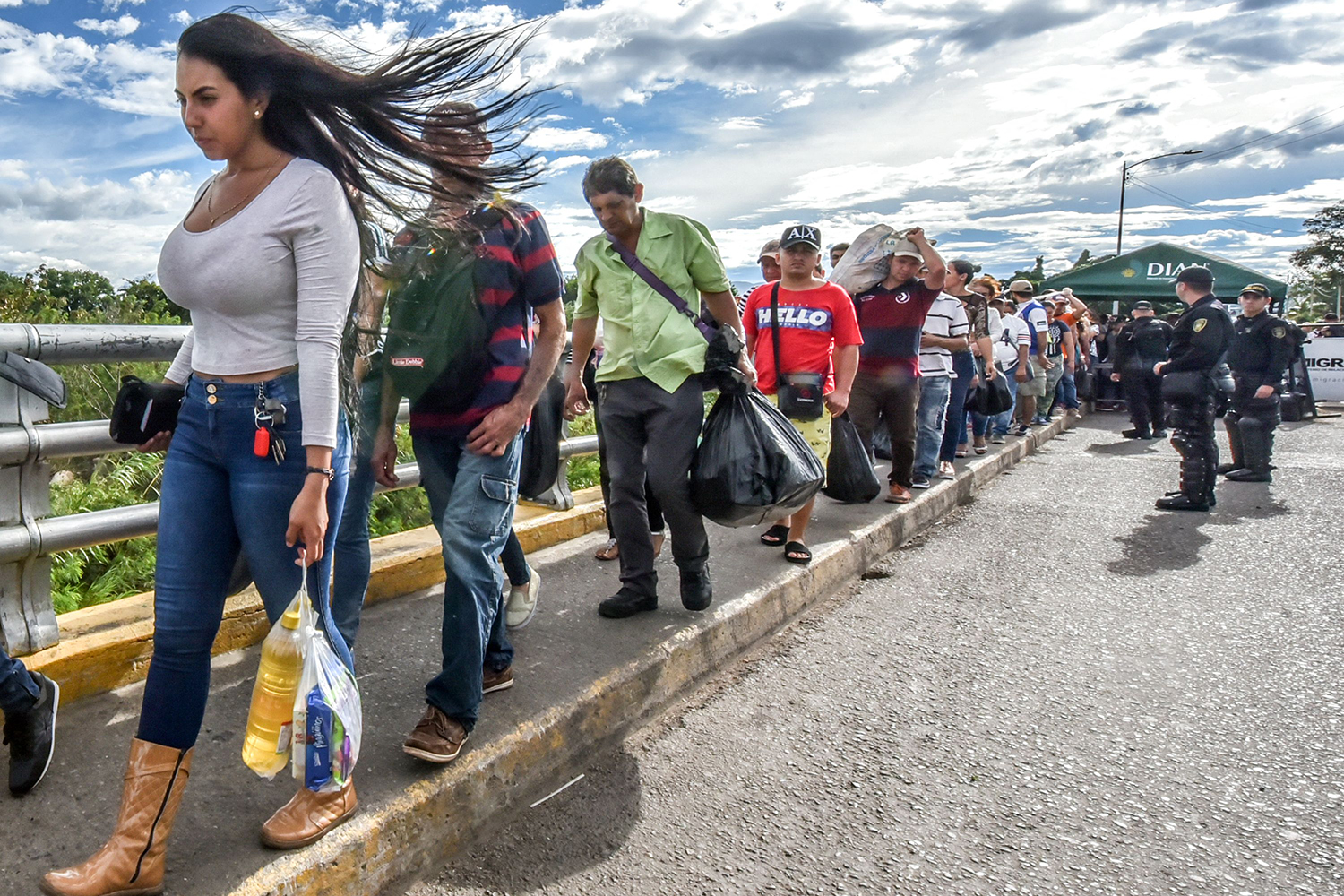 A long line of Venezuelan citizens cross the border to Colombia.