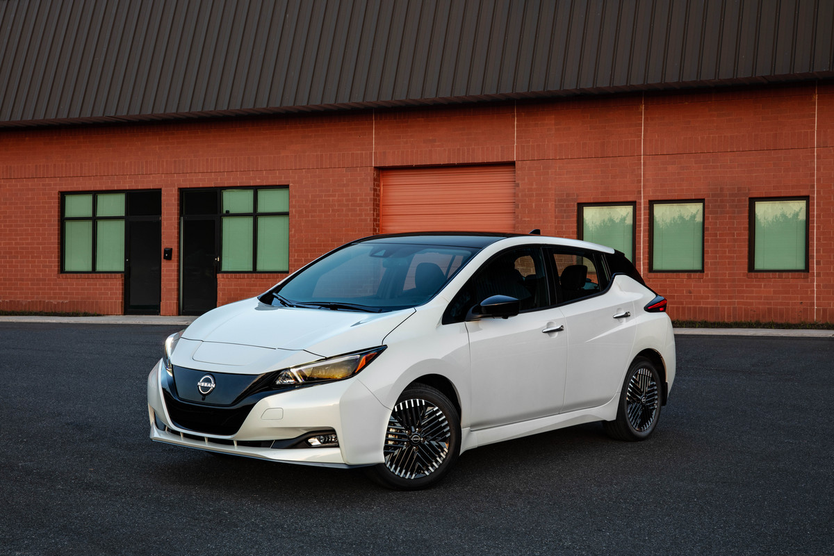 Profile photo of a white Nissan Leaf