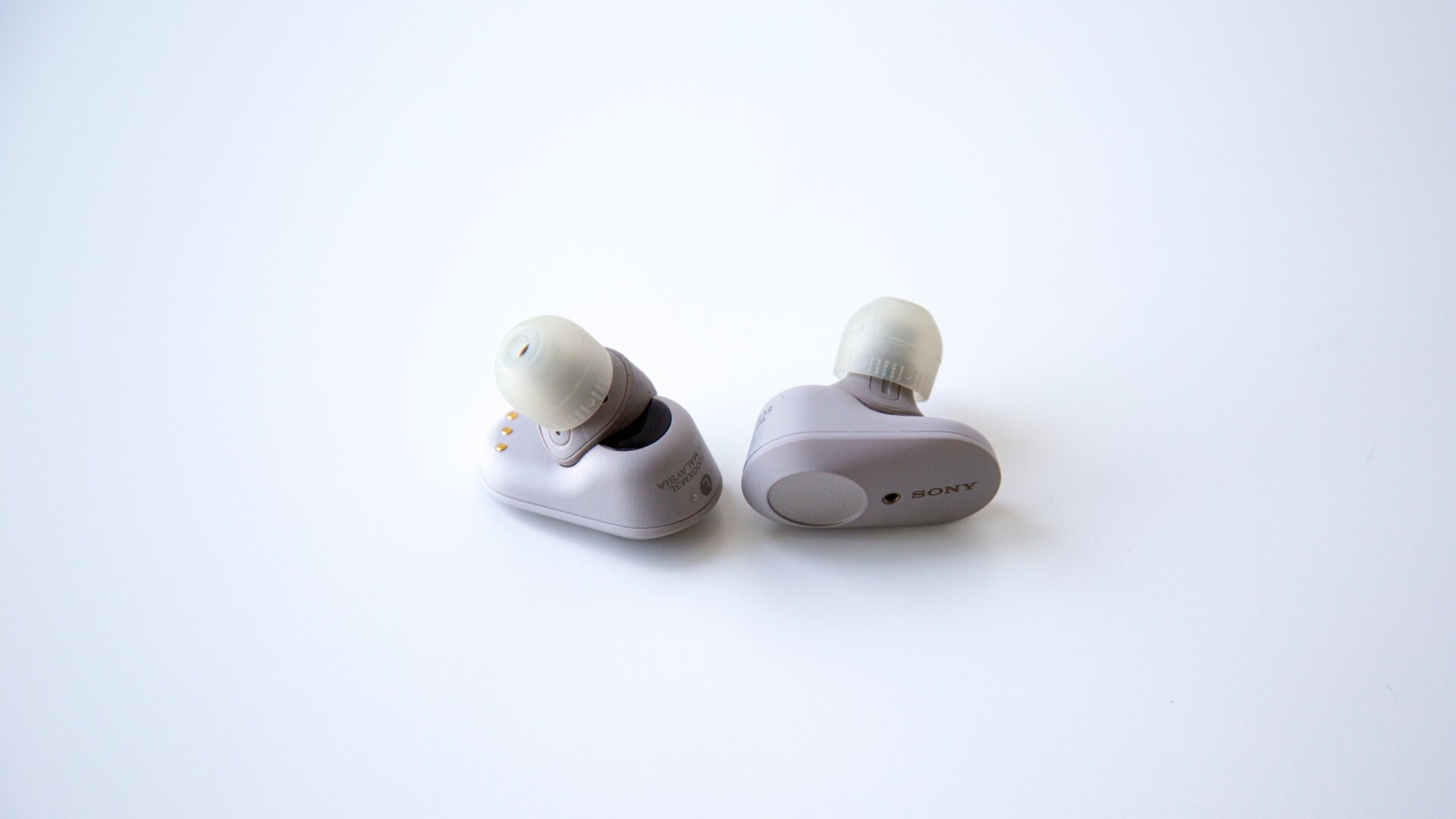 The 1000XM3 earbuds have a proximity sensor on the back, so they turn on when you put them in your ears.