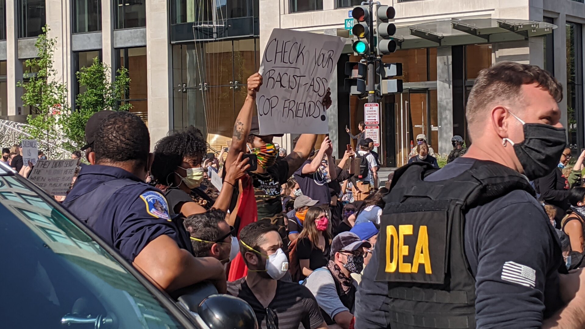 A DEA agent and another officer stationed near the White House.