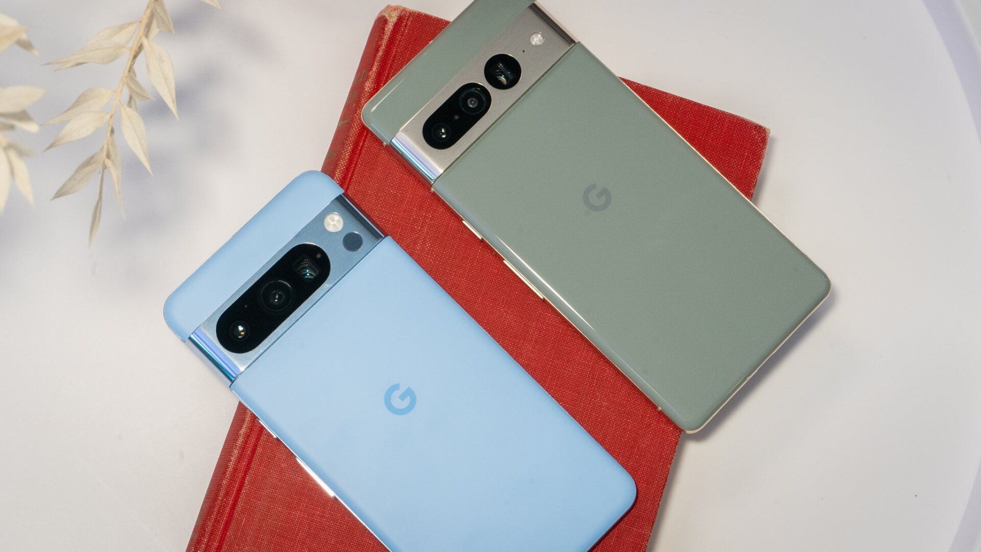 The special colorway of the Pixel 8 Pro on the right compared to last year’s special colorway for the Pixel 7 Pro. 