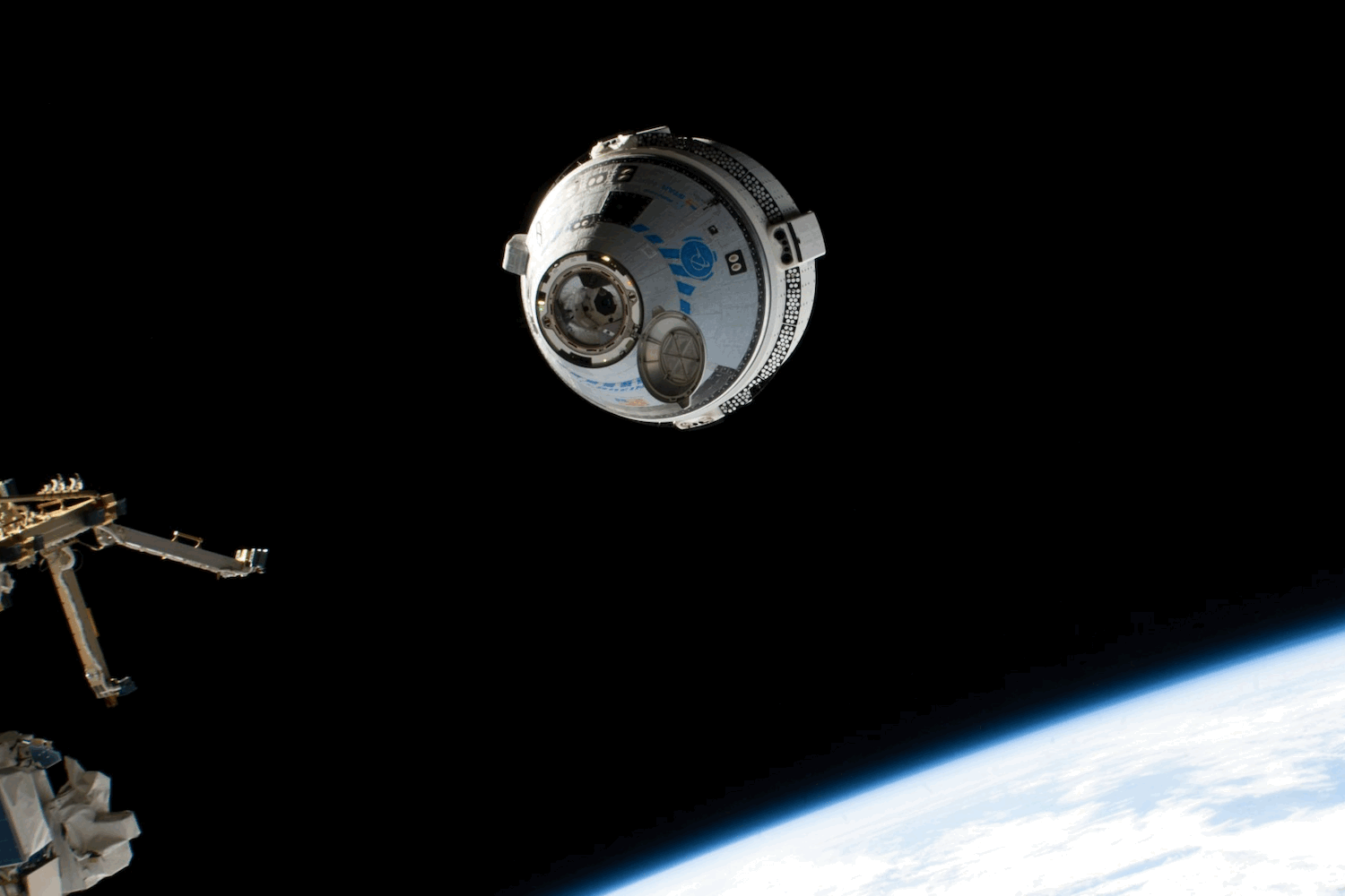 Boeing's Starliner spacecraft approaching the ISS.