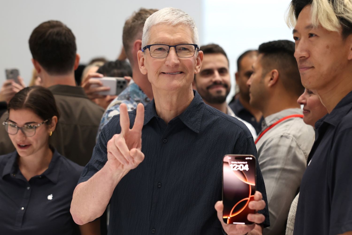 Tim Cook Iphone 16 Apple Intelligence 2