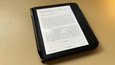 article from motherjones on kobo libra color screen with pocket options pulled up