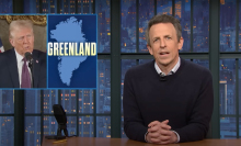 A man sits behind a talk show desk. In the top-left is an image of another man and a map of Greenland.