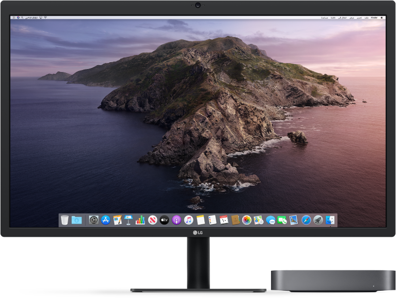 جهاز Mac mini بجوار شاشة عرض.