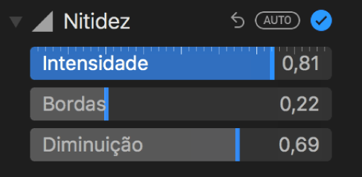 Os controles de Nitidez no painel Ajustes.