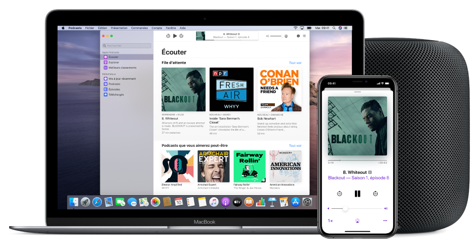 Fenêtre Apple Podcasts affichant l’écran Écouter sur un Mac et un iPhone, avec un HomePod en arrière-plan.