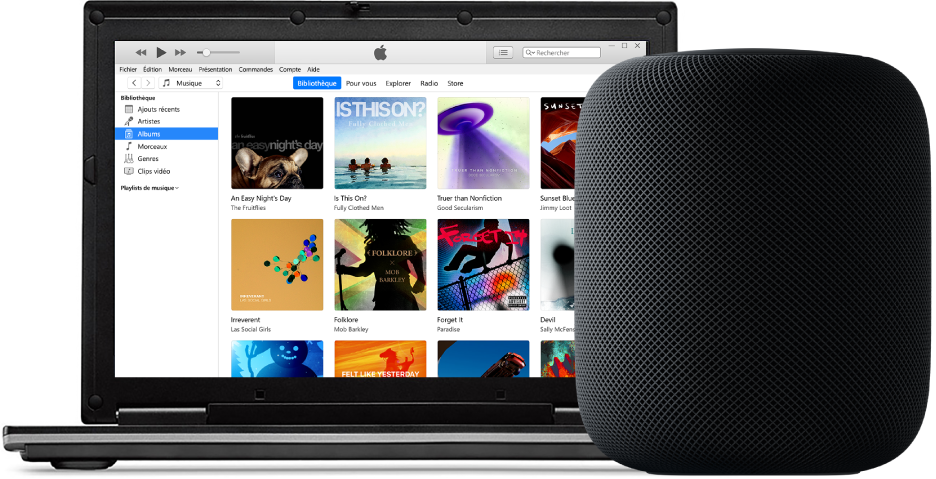 Un PC avec iTunes à l’écran et un HomePod à proximité.