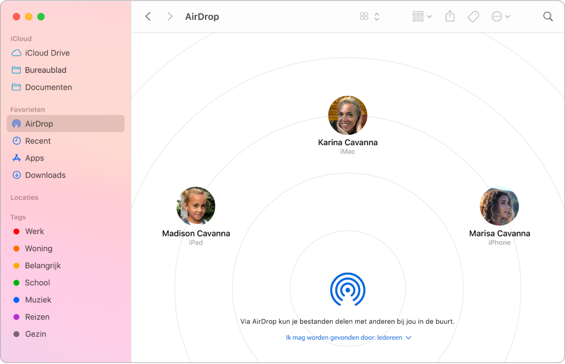 Een Finder-venster waarin AirDrop in het gedeelte 'Favorieten' van de navigatiekolom is geselecteerd.