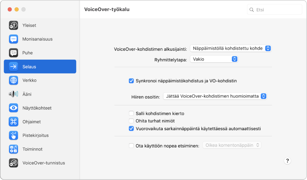 VoiceOver-työkalun ikkuna, jossa on Selaus-kategoria valittuna vasemmassa sivupalkissa ja sen asetukset oikealla. Ikkunan oikeassa alakulmassa on Ohje-painike, jonka kautta pääsee asetuksia käsittelevään VoiceOverin verkko-ohjeeseen.