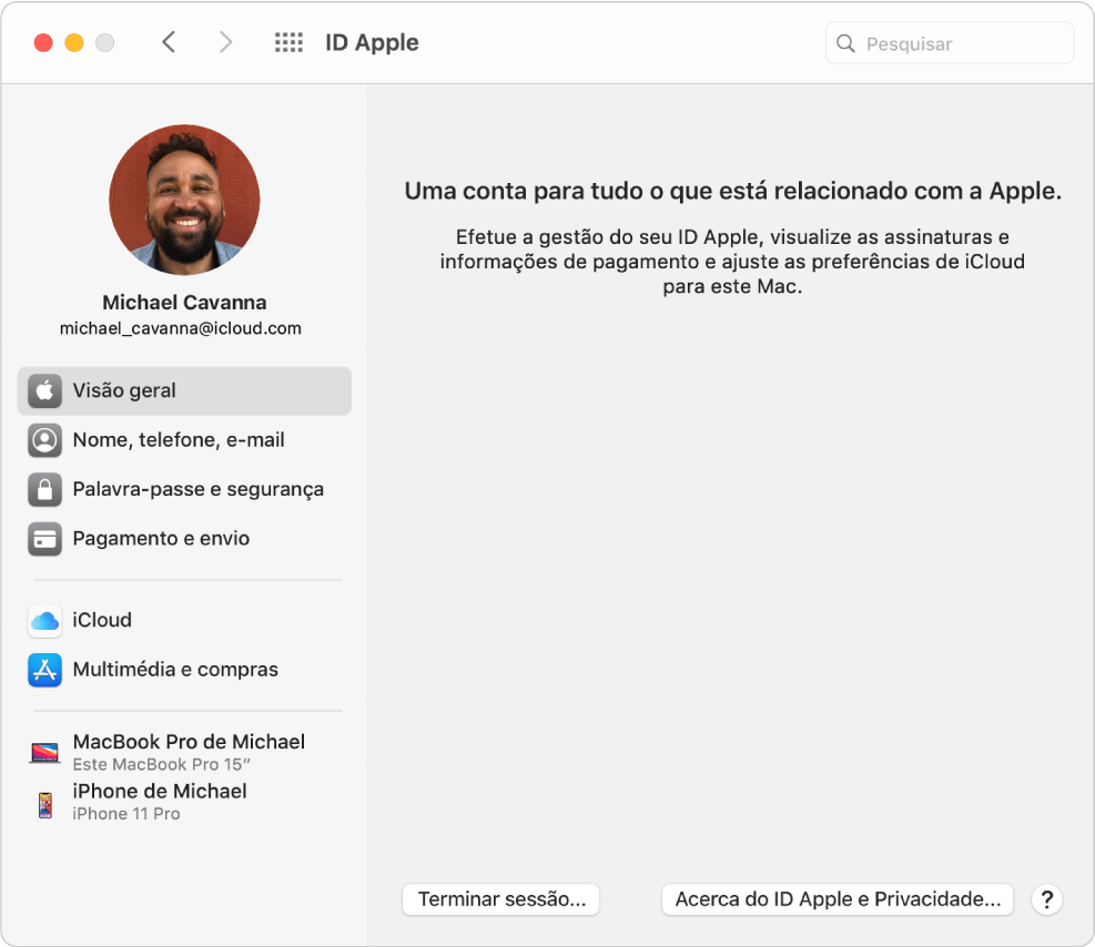 Preferências do ID Apple apresentando uma barra lateral com vários tipos de opções de conta que pode utilizar e as preferências de visão geral de uma conta já existente.