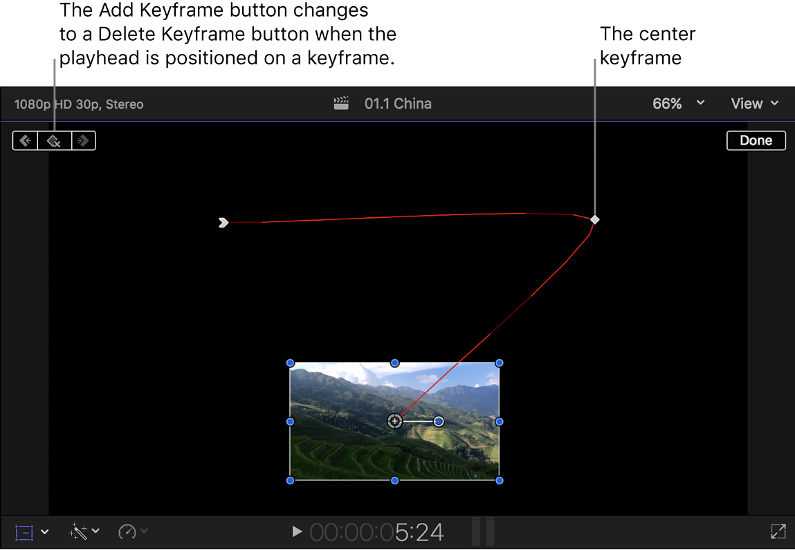 El visor con el efecto Transformación, tres fotogramas clave establecidos y una línea roja entre los fotogramas clave para indicar la ruta de la imagen