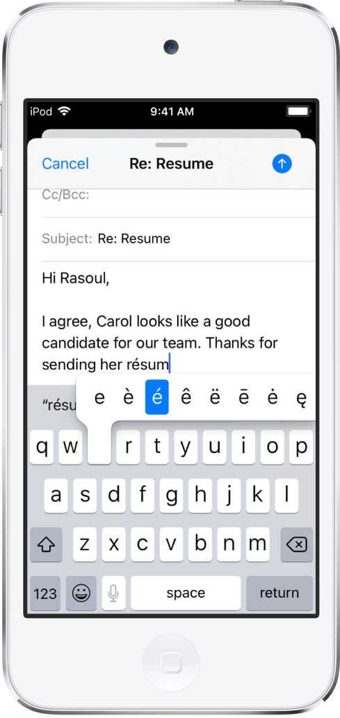 Écran affichant un e-mail en cours de rédaction. Le clavier est ouvert et montre d’autres caractères pour la touche « e ».