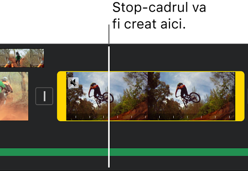 Un clip video din cronologie cu mânere de interval galbene la fiecare capăt și capul de redare poziționat în locul unde se va adăuga stop-cadrul.