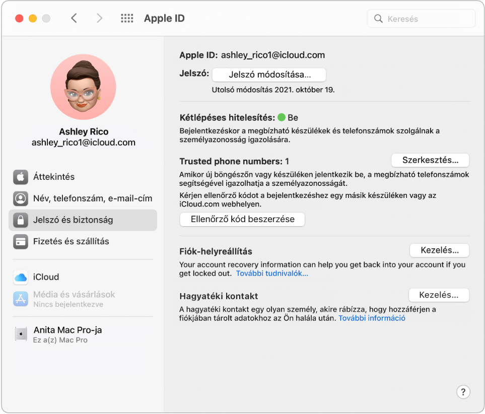 A Jelszó és Biztonság részek a Rendszerbeállítások Apple ID menüjében. Kattintson a Kezelés elemre a Fiók-helyreállítás beállításához.