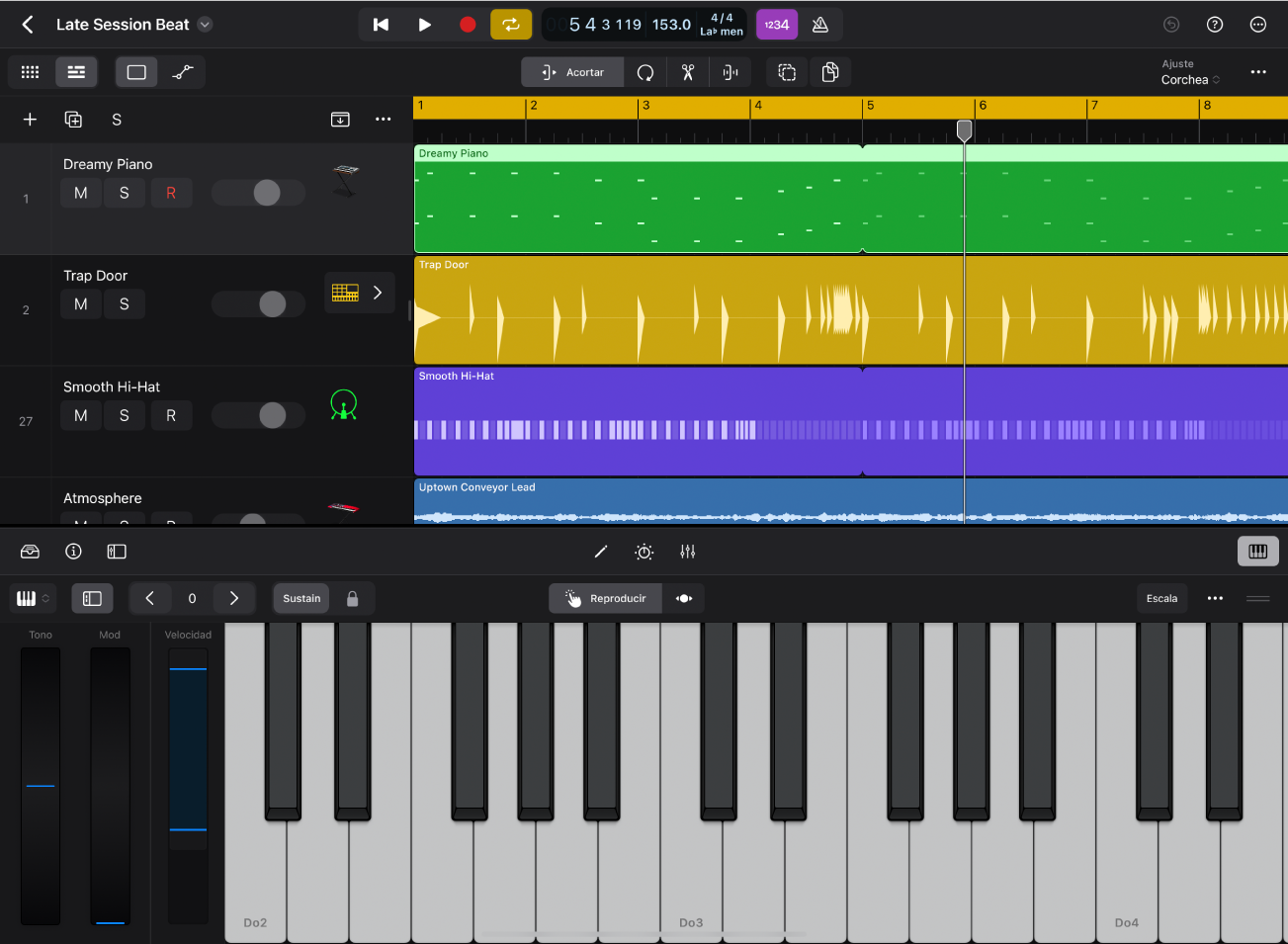 Ilustración. Logic Pro para iPad con la superficie de interpretación Teclado abierta.