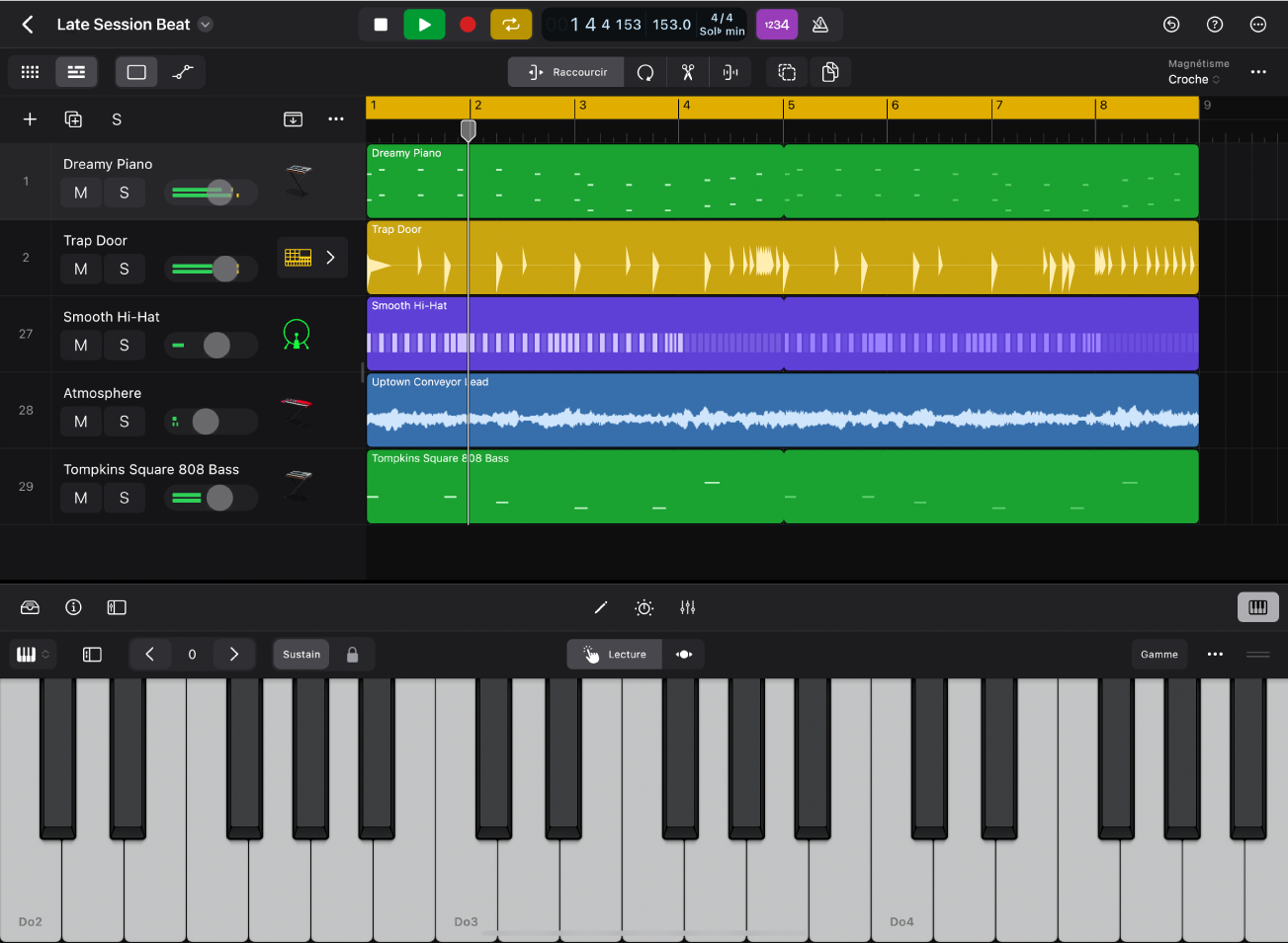 Figure. Projet Logic Pro en cours de lecture, avec la zone de pistes et la surface de lecture visibles.