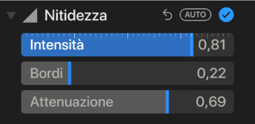 I controlli Nitidezza nel pannello Regola, che mostrano i cursori Intensità, Bordi e Calo.