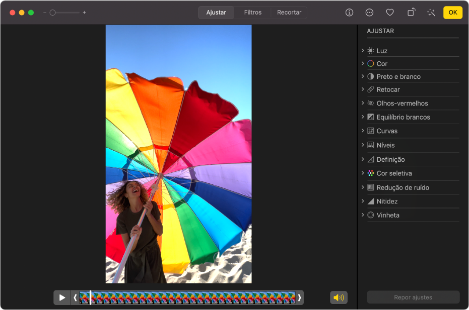 Um clip de vídeo na vista de edição e, por baixo, um nivelador que mostra os fotogramas do vídeo. O botão de altifalante e o botão de reprodução estão à esquerda do nivelador e à direita está o painel Ajustar a mostrar as opções de ajuste.