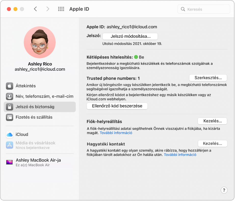 A Jelszó és Biztonság részek a Rendszerbeállítások Apple ID menüjében. Kattintson a Kezelés elemre a Fiók-helyreállítás beállításához.