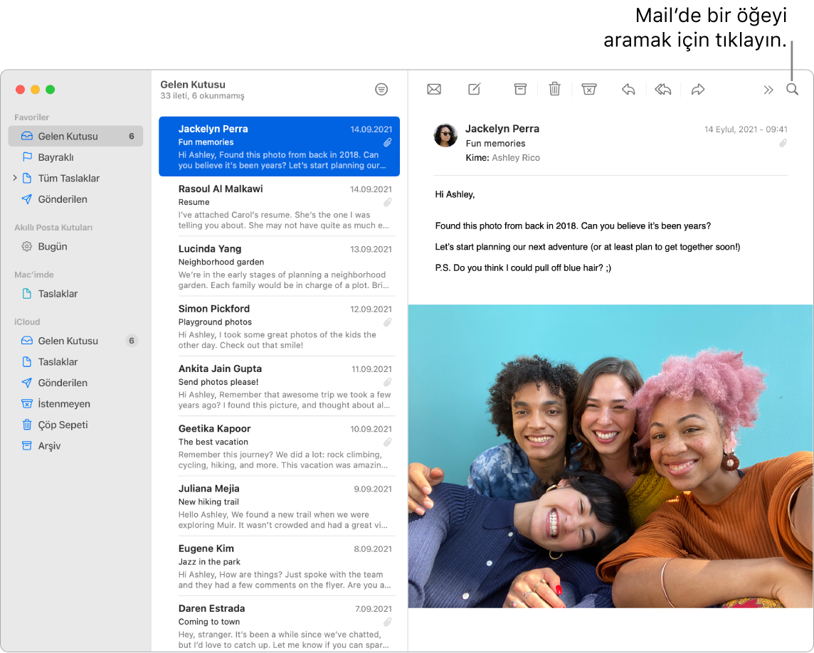 Sol tarafta Favoriler, Akıllı Postaları ve iCloud klasörleriyle kenar çubuğunu, kenar çubuğunun yanında ileti listesini ve sağ tarafta seçili iletinin içeriğini gösteren Mail penceresi.