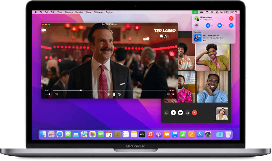 SharePlay pada Mac ditunjukkan dengan app Apple TV dan panggilan FaceTime langsung.