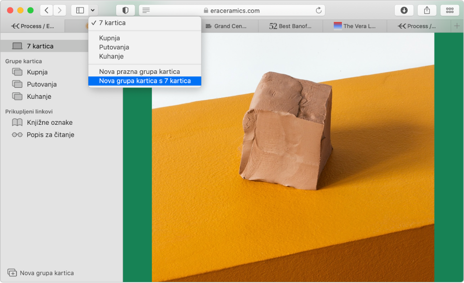 Prozor aplikacije Safari s prikazom rubnog stupca s postojećim Grupama kartica, glavnim prozorom s nekoliko otvorenih kartica i opcijama za izradu nove Grupe kartica.