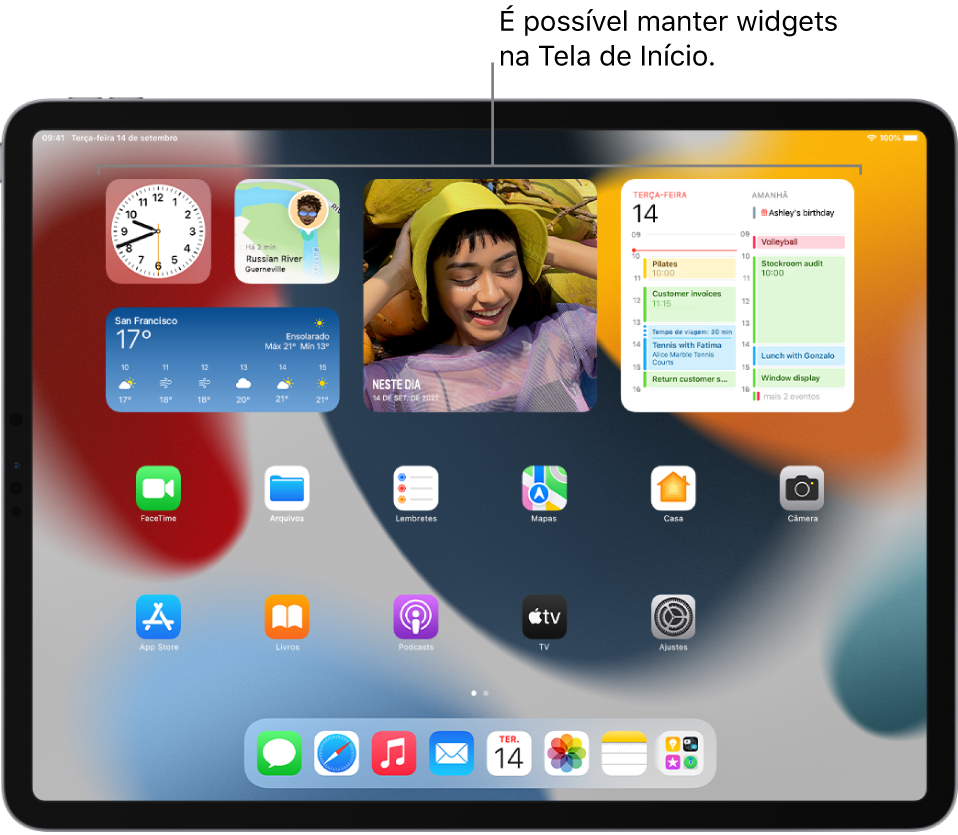 A Tela de Início com widgets — incluindo os widgets dos apps Fotos, Calendário e Tempo.