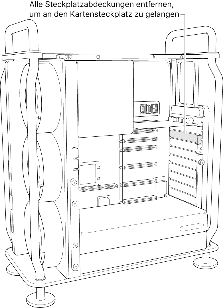 Eine Steckplatzabdeckung wird entfernt.