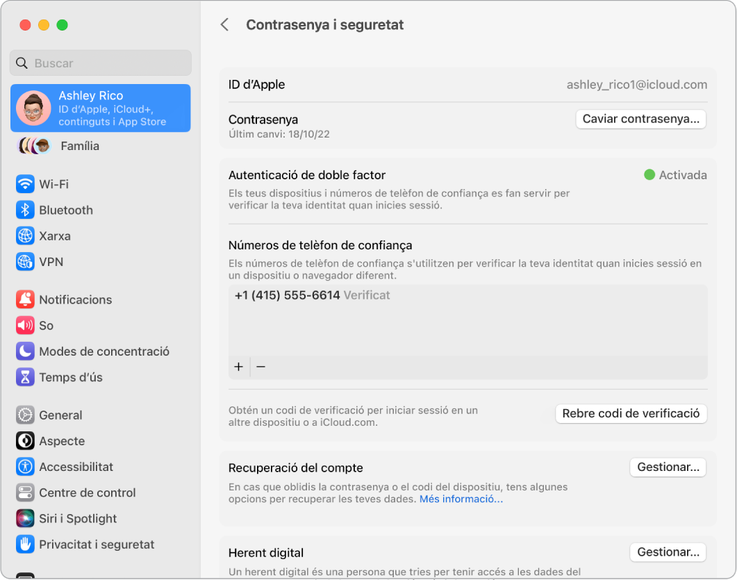 La secció “Contrasenya i seguretat” de l’ID d’Apple a la configuració del sistema. Aquí pots configurar la recuperació del compte i l’herent digital.