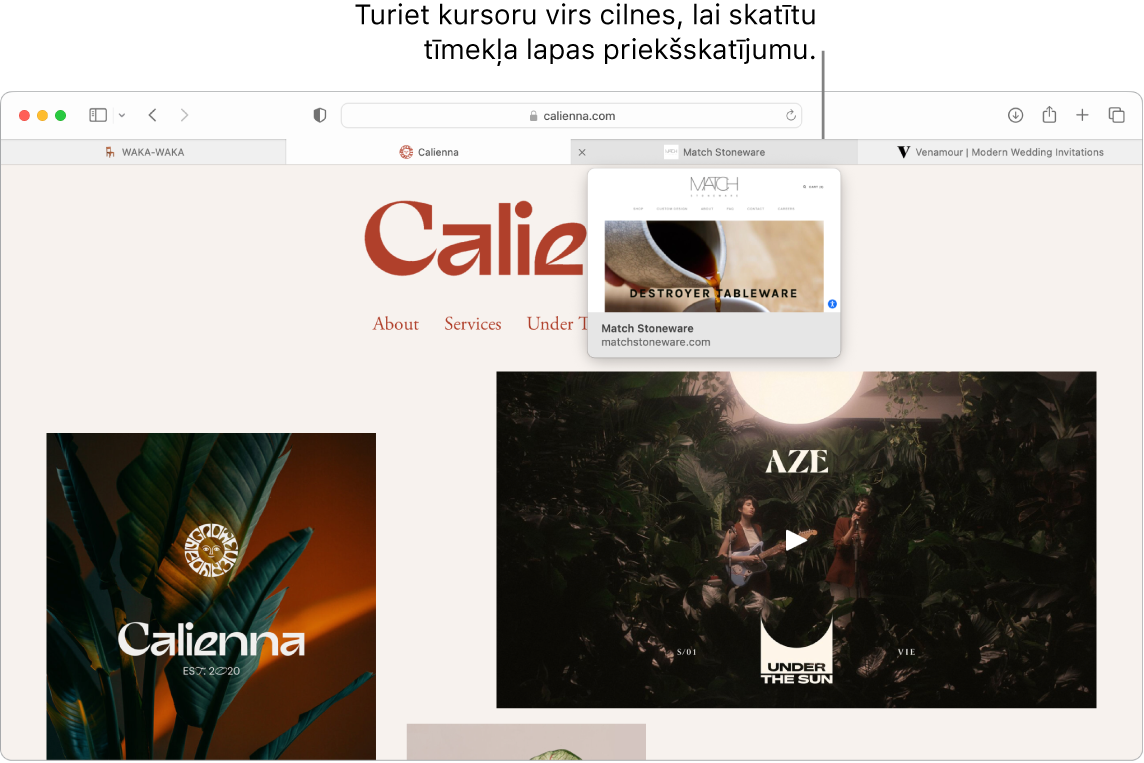 Lietotnes Safari logs ar aktīvu tīmekļa lapu ar nosaukumu “Calienna”, kā arī 3 papildu cilnes un remarka uz cilnes Match Stoneware priekšskatījumu ar tekstu “Hold the pointer over a tab to see a preview of the webpage” (Turiet rādītāju virs cilnes, lai redzētu tīmekļa lapas priekšskatījumu).