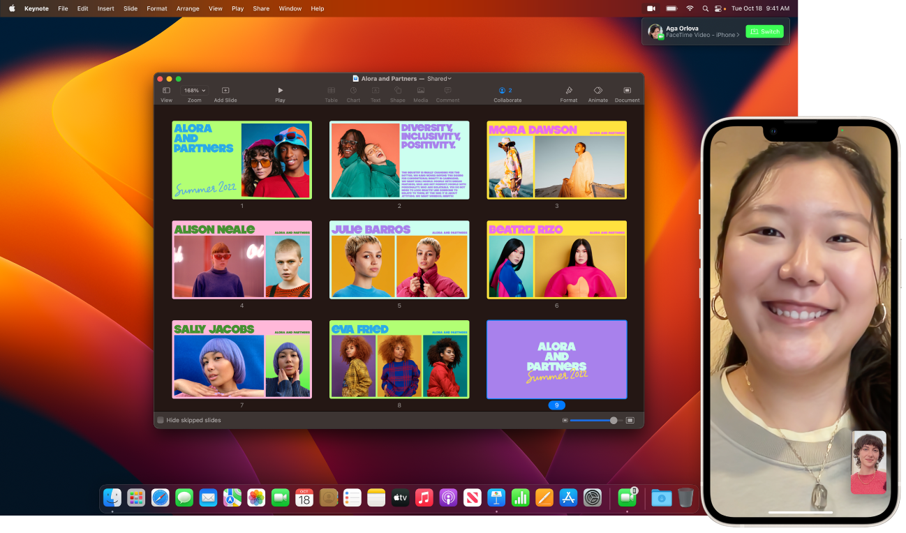 การโทร FaceTime บน iPhone ถัดจากเดสก์ท็อป Mac ที่มีหน้าต่าง Keynote ที่เปิดอยู่ ที่มุมขวาบนของ Mac มีปุ่มสำหรับสลับการโทร FaceTime เป็นการโทรผ่าน Mac