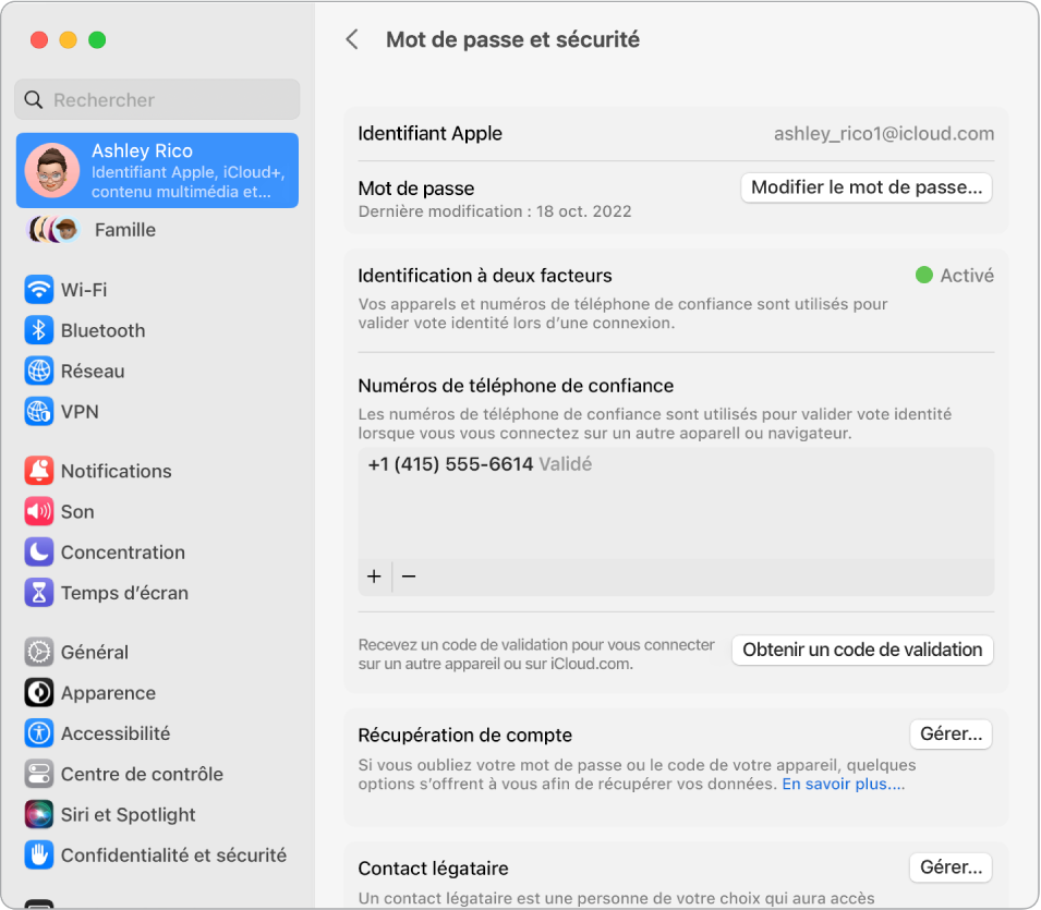 Section « Mot de passe et sécurité » de l’identifiant Apple dans « Réglages Système ». Dans celle-ci, vous pouvez configurer « Récupération de compte » ou « Contact légataire ».