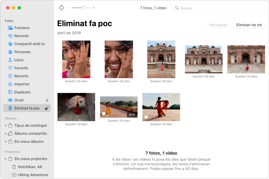 Finestra de l’app Fotos en què es veuen l’àlbum “Eliminat fa poc” seleccionat a la barra lateral i els ítems eliminats recentment a la dreta.