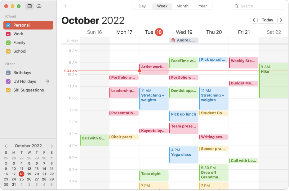 Une fenêtre de Calendrier en présentation par mois affichant dans la barre latérale des calendriers personnels, professionnels, familiaux et scolaires auxquels est appliqué un code couleur sous l’en-tête du compte iCloud.