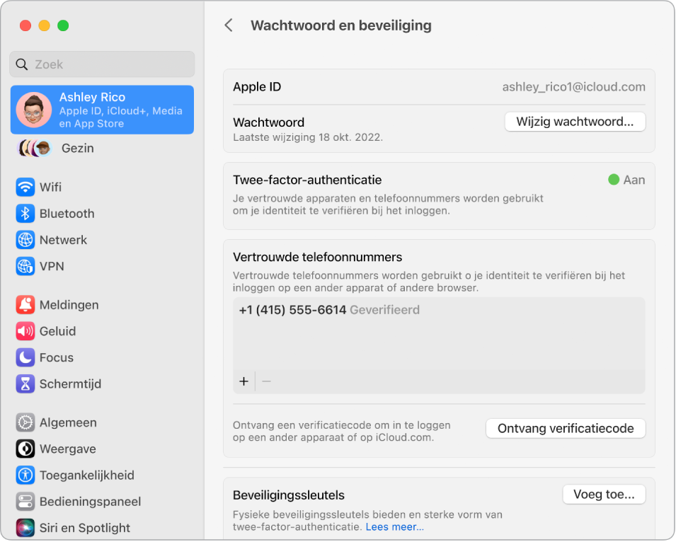 Het gedeelte 'Wachtwoord en beveiliging' voor de Apple ID in Systeeminstellingen. Vanaf hier kun je accountherstel of een erfeniscontact configureren.