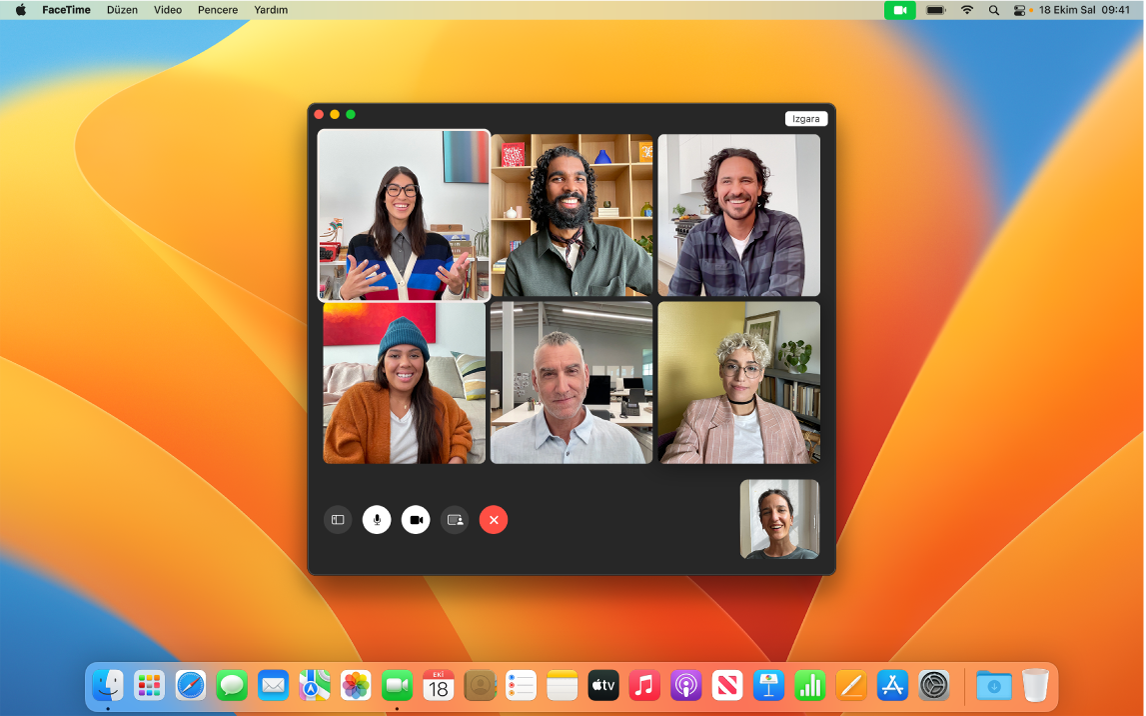 Davet edilen bir grup kullanıcı ile FaceTime penceresi.