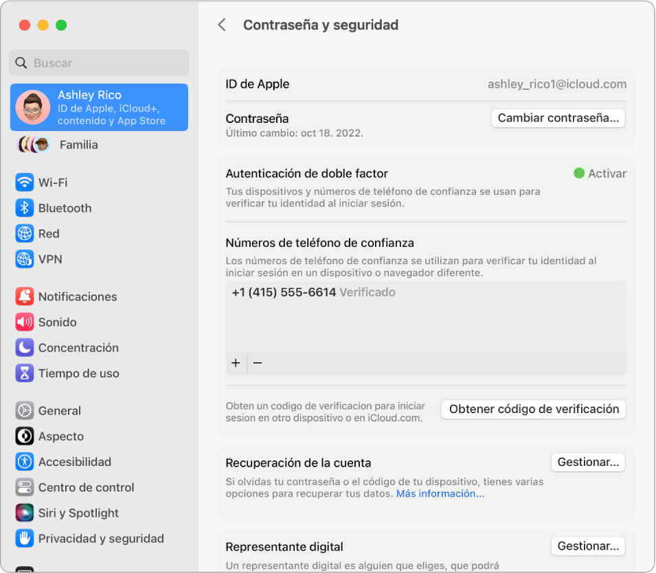 La sección “Contraseña y seguridad” del ID de Apple en Ajustes del Sistema. Desde aquí, puedes configurar las opciones “Recuperación de la cuenta” y “Representante digital”.