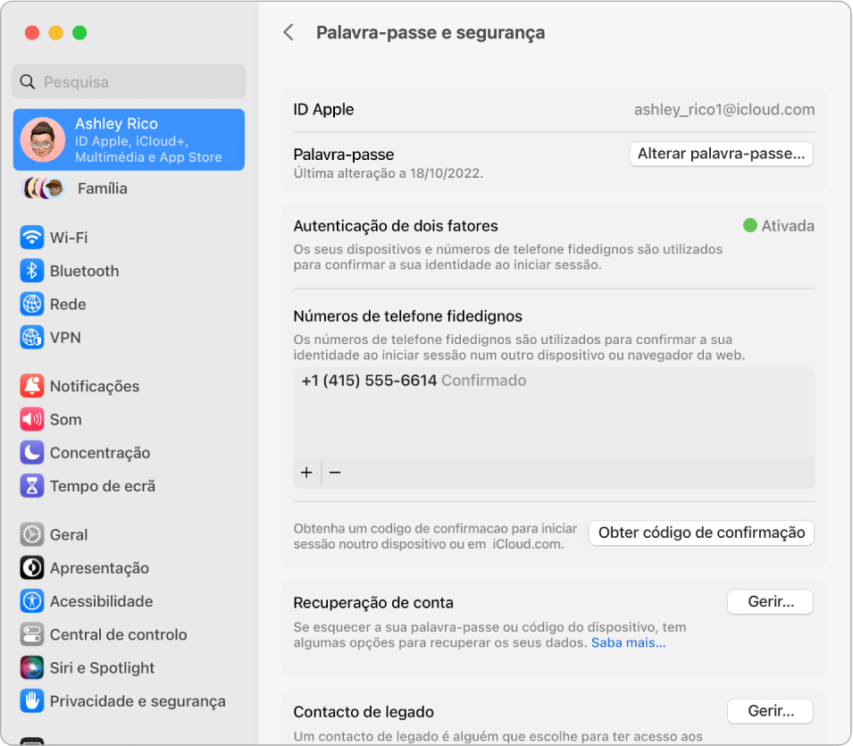 A secção “Palavra-passe e segurança” do ID Apple nas Definições do Sistema. Aqui, pode configurar “Recuperação de conta” ou “Contacto de legado”.