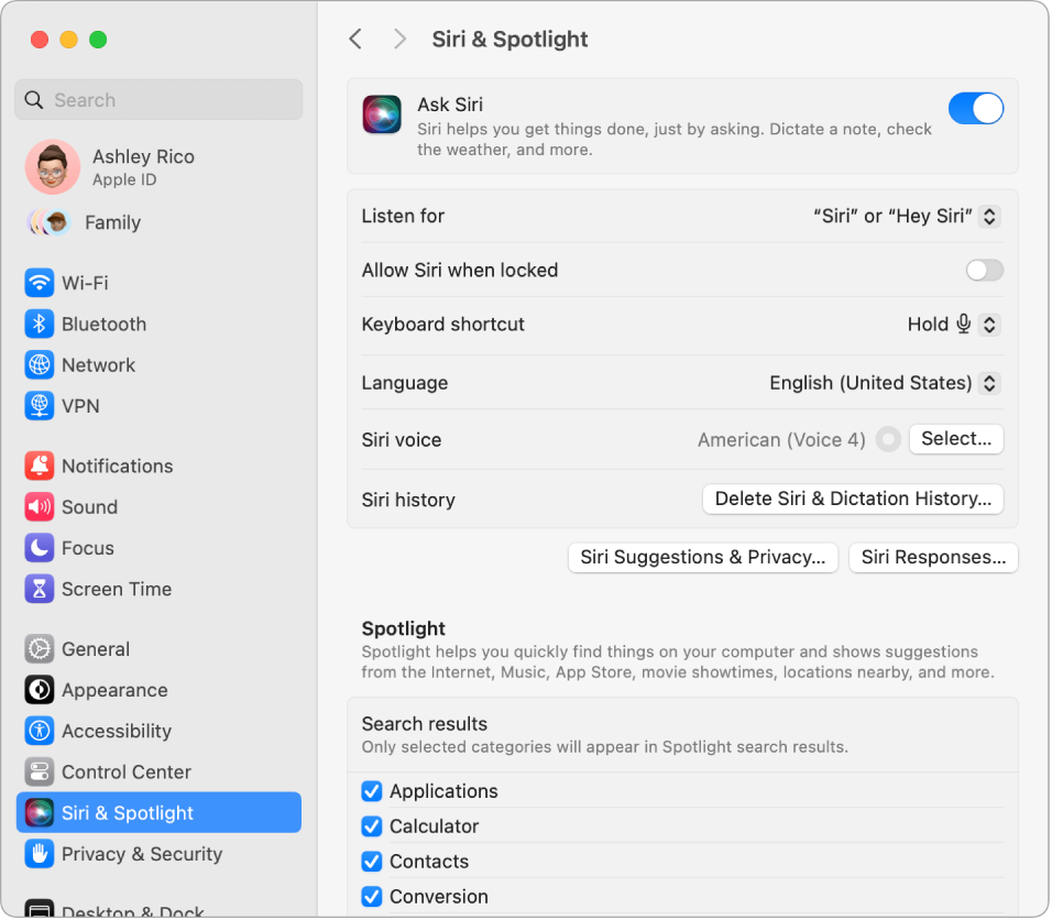 Vinduet med indstillinger til Siri, hvor Spørg Siri er valgt. Der er flere indstillinger til tilpasning af Siri til højre.